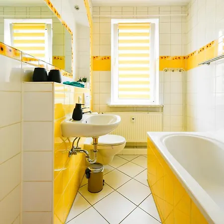 Modernes Altmarkt Mit Parkplatz 4 Gaeste 55qm Waschmaschine Wlan Netflix Terrasse *